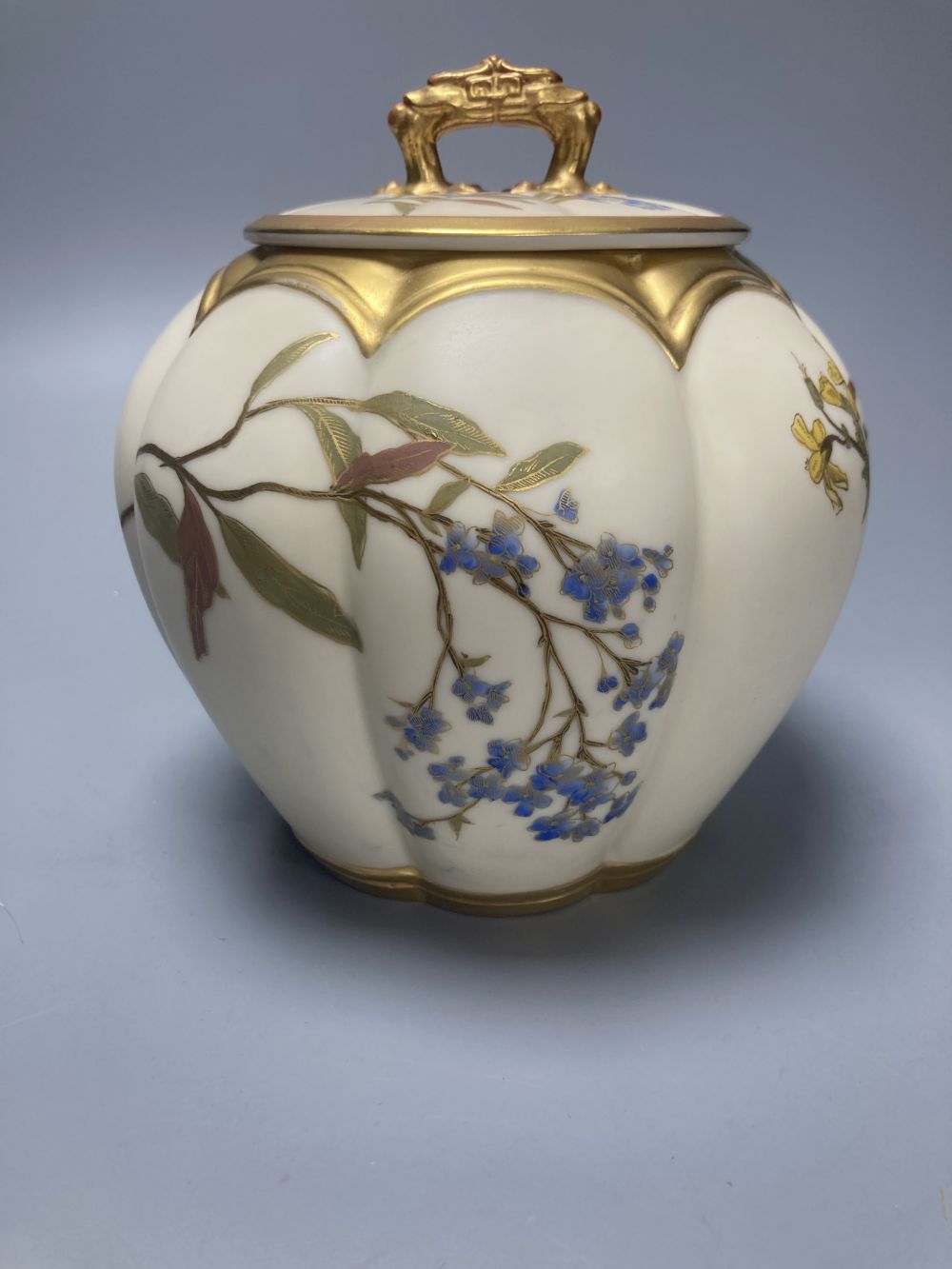 A late Victorian Royal Worcester bulbous jar and cover, date code 1892-3, 17cm
